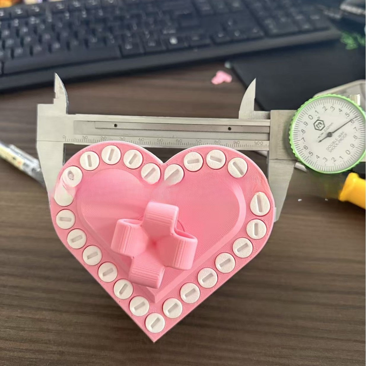 Annoying Gift Box Funny 3D Annoying Gifts Box With Screws Gag Gifts Boxes Prank Gift Box, Novelty Gift Boxes For New Year Gift